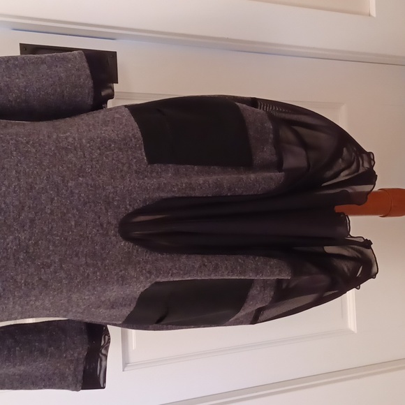 Joseph Ribkoff Grey & Black Sweater Tunic. Size 10. NWOT - Picture 3 of 9